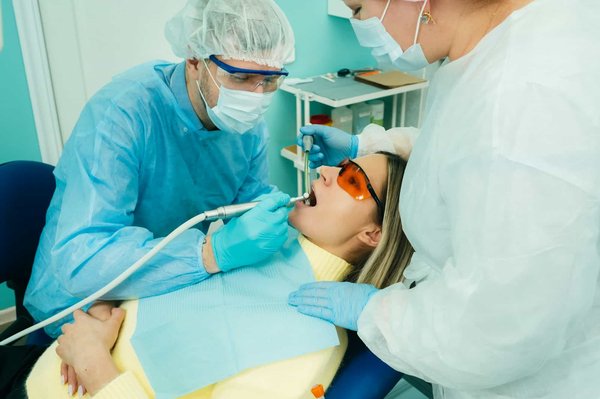 Urgence dentiste : pourquoi avoir recours à des professionnels ?