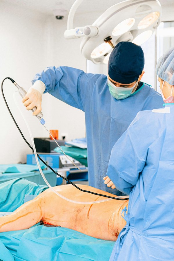 Chirurgie mini-invasive du dos :une solution moins douloureuse